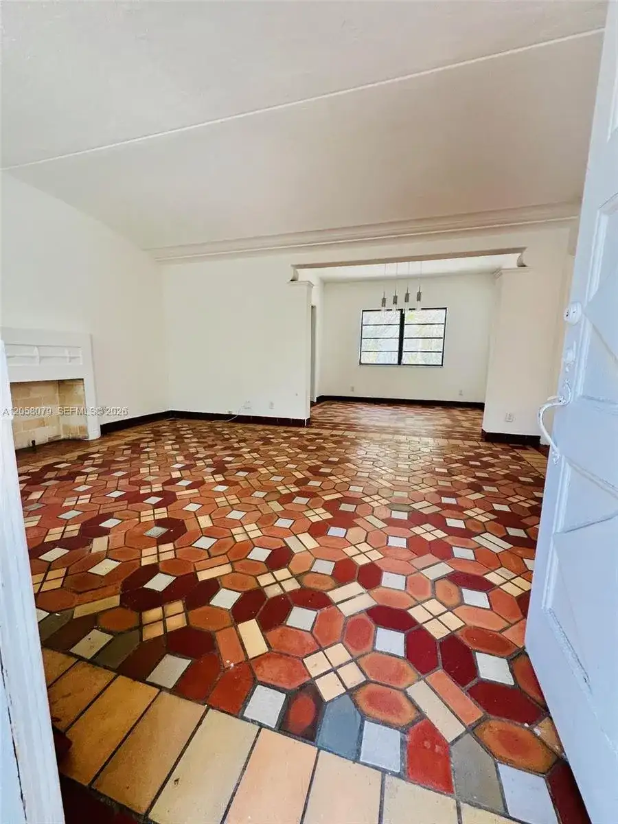 2830 Pine Tree Dr # 1, Miami Beach FL 33139 photo 4