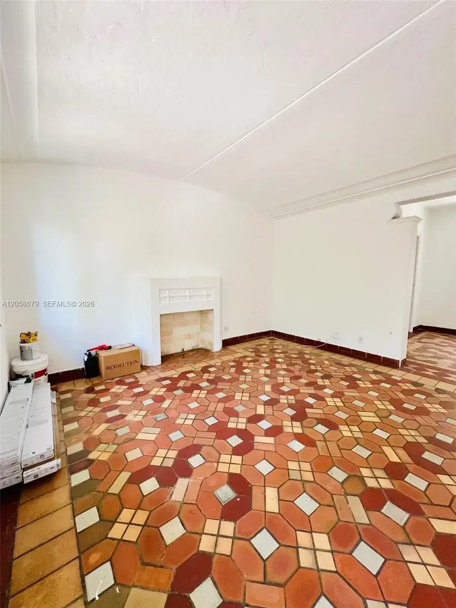 2830 Pine Tree Dr # 1, Miami Beach FL 33139 photo 5