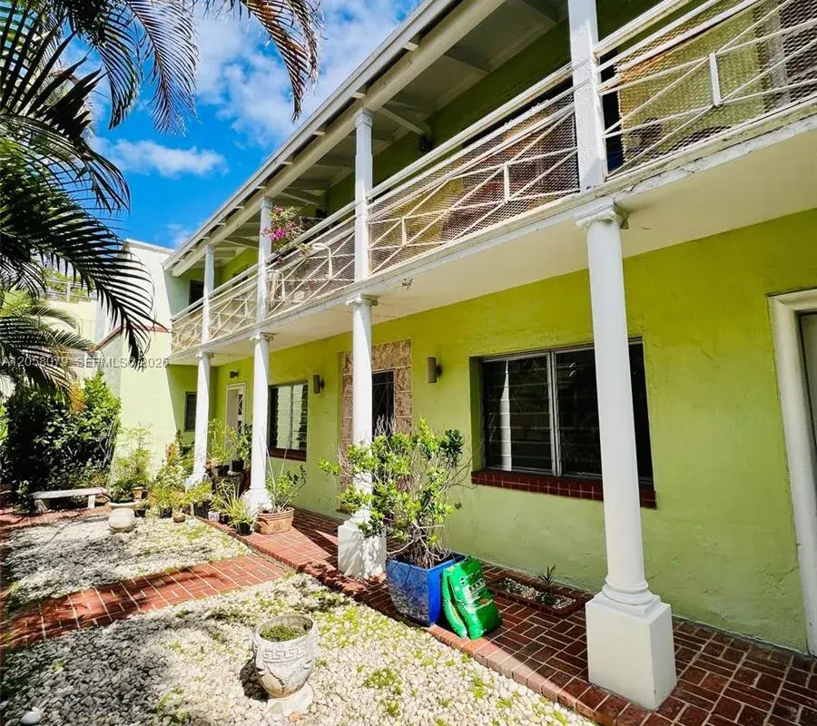 2830 Pine Tree Dr # 1, Miami Beach FL 33139