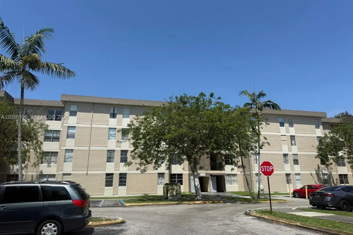 1875 W 56th St # 109, Hialeah FL 33012