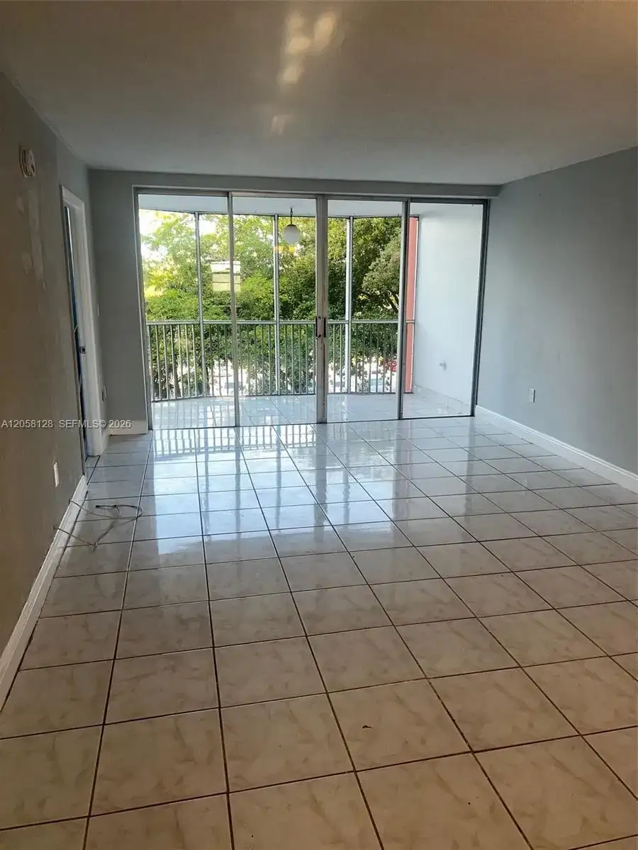 1780 NE 191st St # 2, Miami FL 33179 photo 4