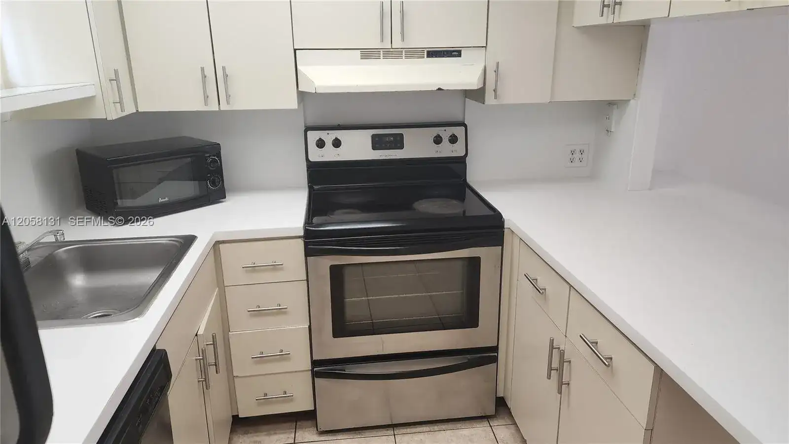 8290 Lake Dr # 405, Doral FL 33166 photo 2