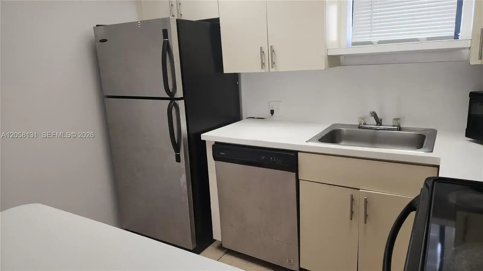 8290 Lake Dr # 405, Doral FL 33166 photo 3