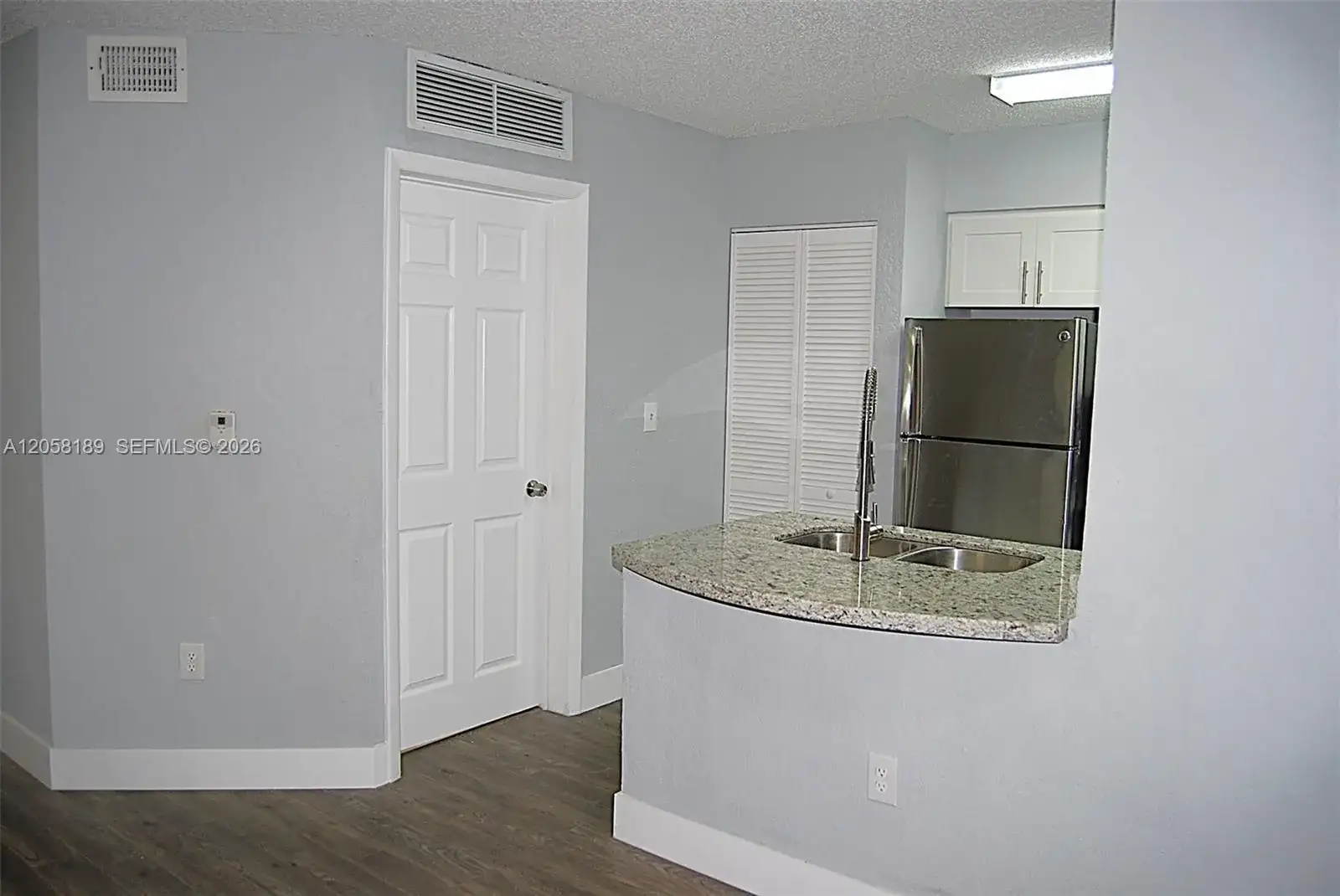 2803 N Oakland Forest Dr # 108, Oakland Park FL 33309 photo 4