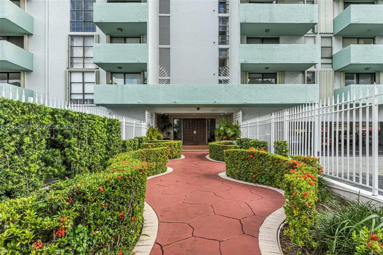 1825 W 44th Pl # 509, Hialeah FL 33012