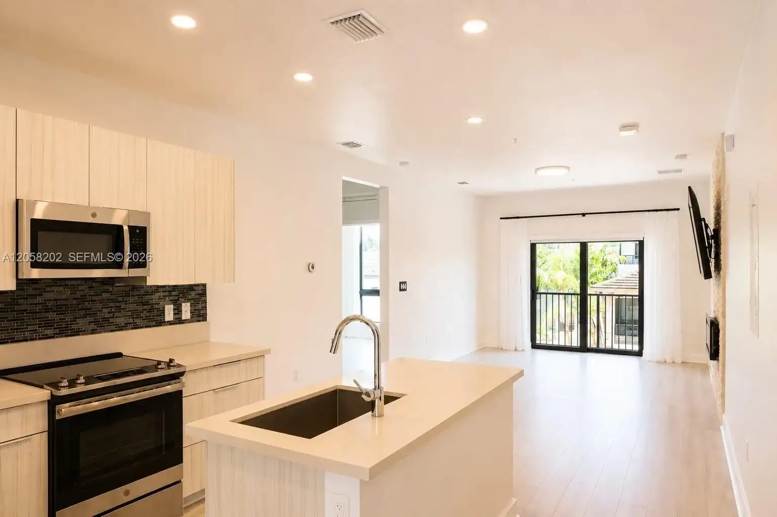 4740 NW 84th Ct # 38, Doral FL 33166 photo 2