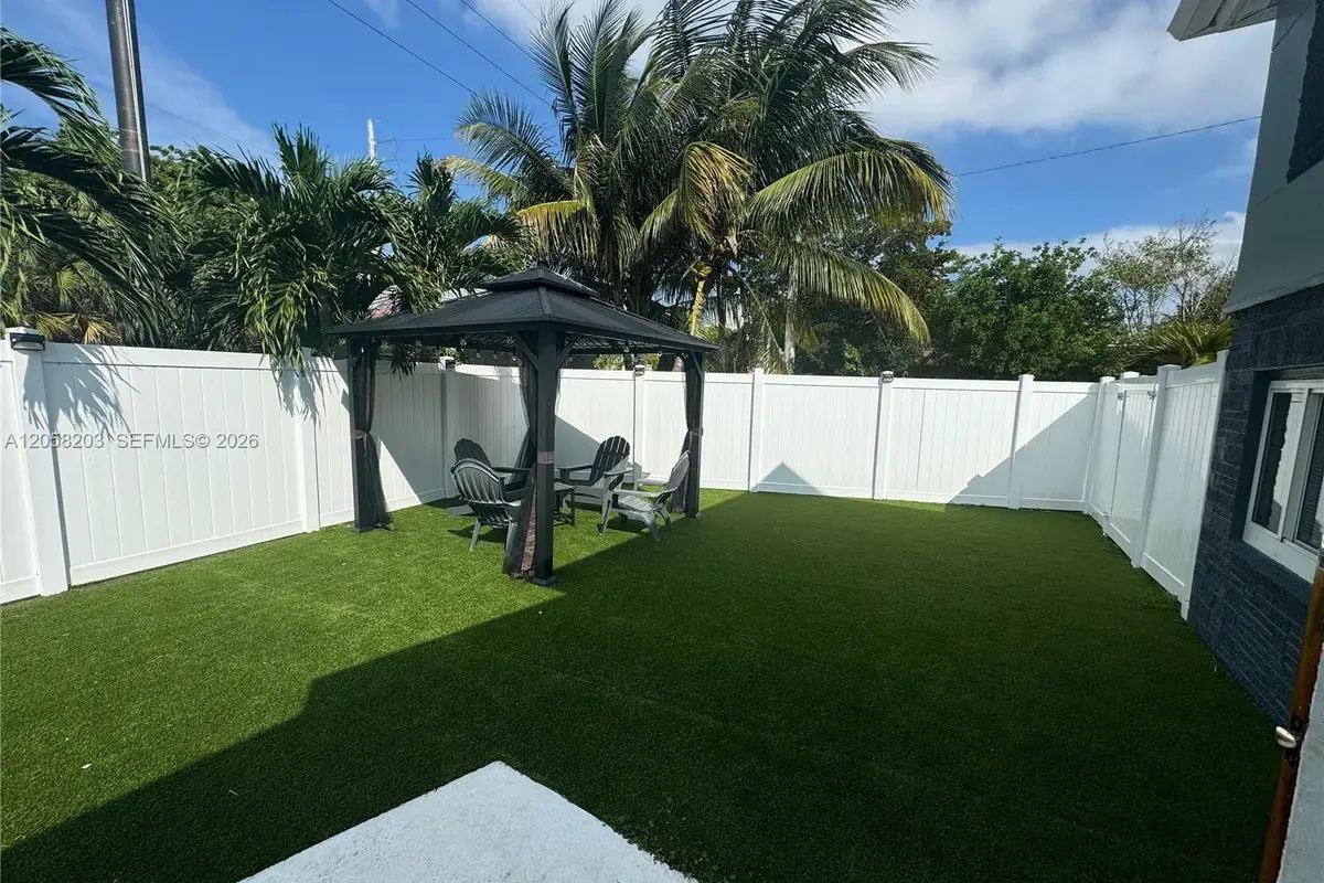 1904 SW 28th St, Fort Lauderdale FL 33315