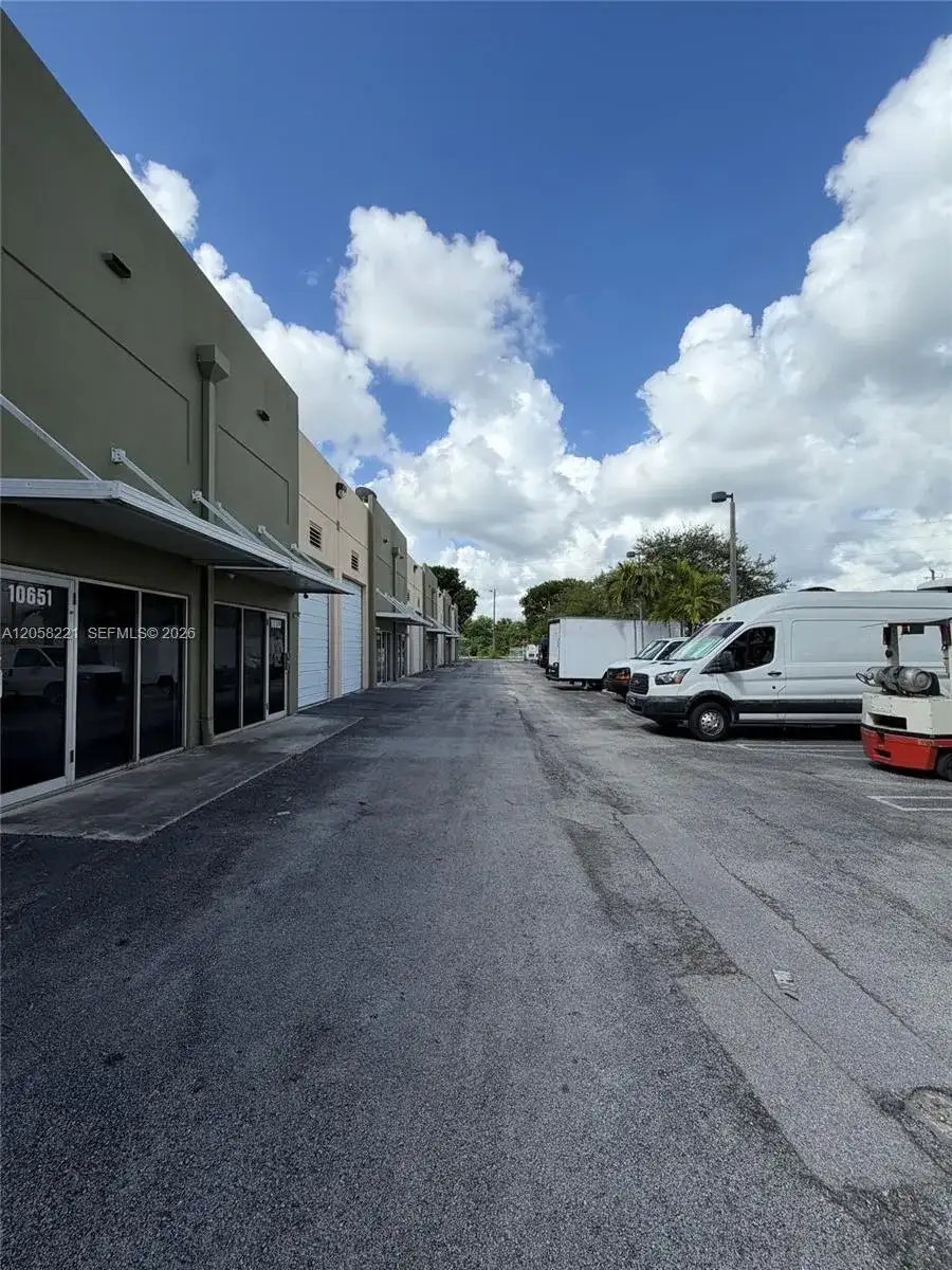 10601 NW 122nd St # 20, Medley FL 33178 photo 4