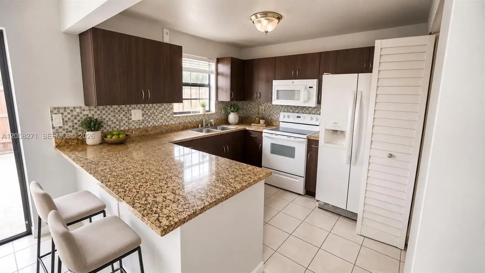 10900 NW 7th St # 101, Miami FL 33172 photo 2