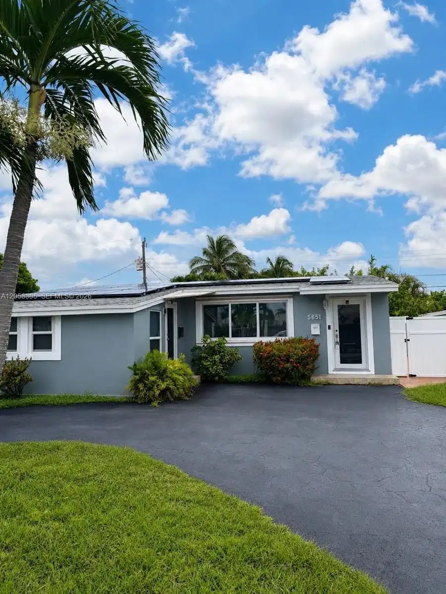 5651 NE 9th Ave, Oakland Park FL 33334