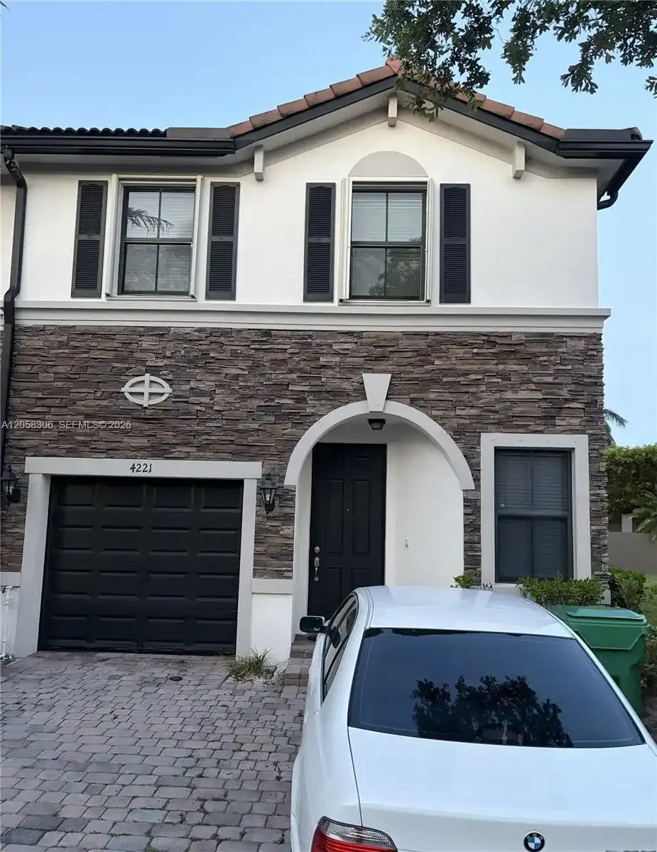 4221 SW 164th Ct, Miami FL 33185