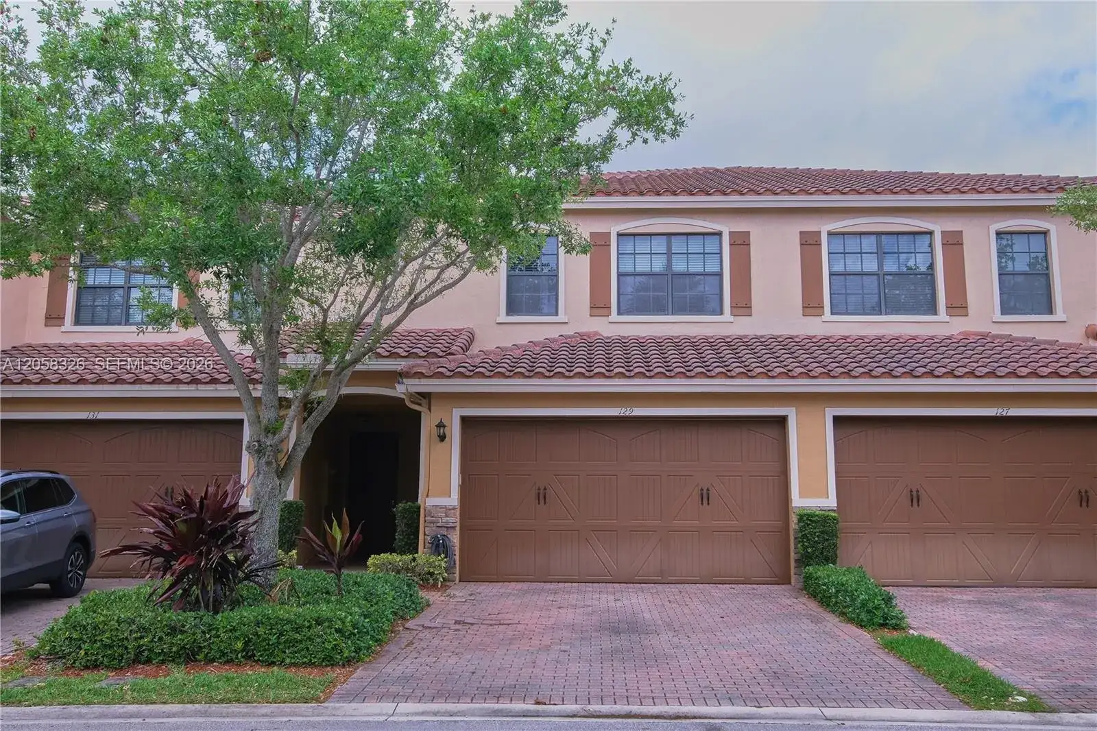 129 Riverwalk Cir E, Plantation FL 33325