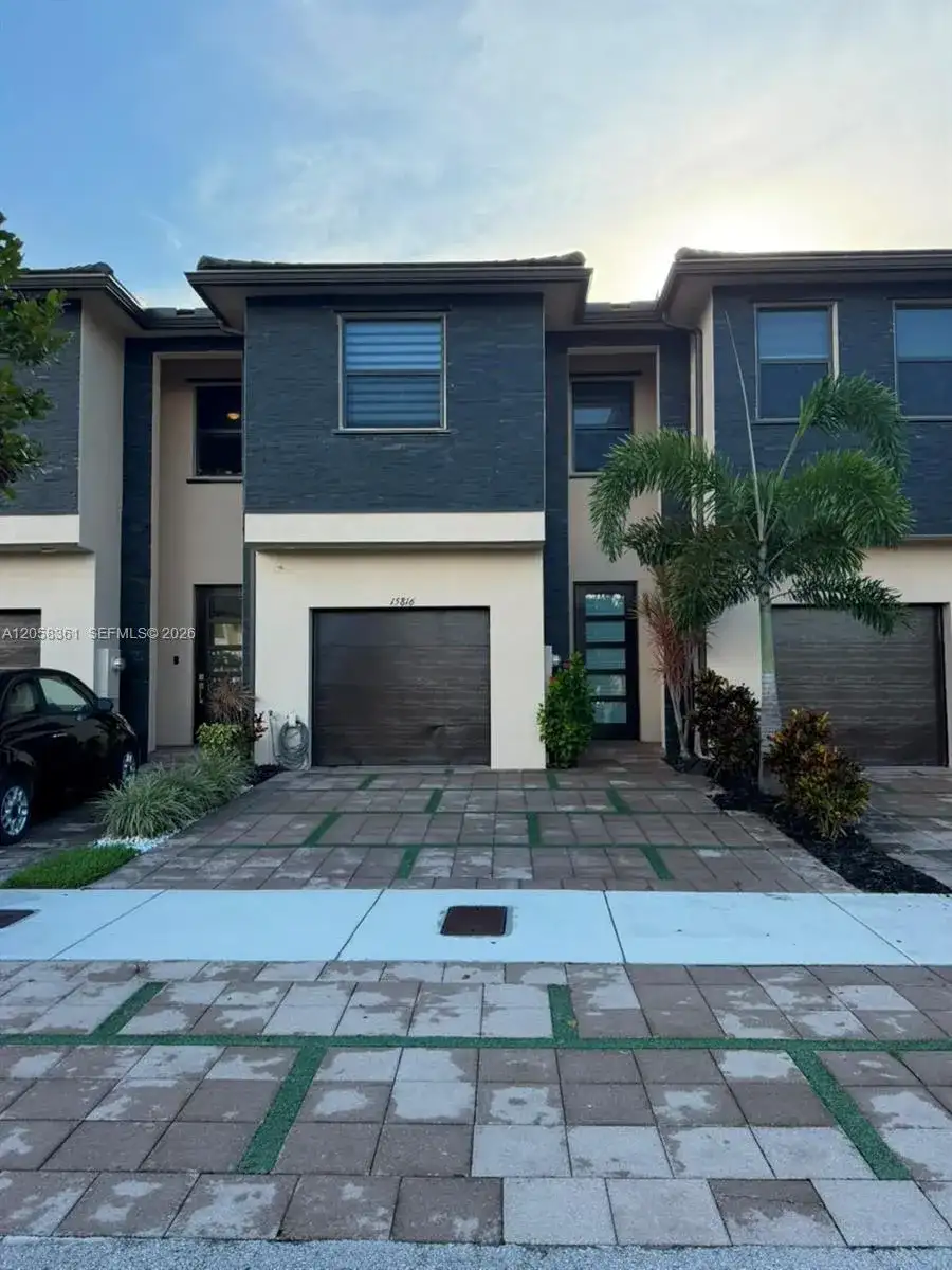 15816 NW 91st Ave, Miami Lakes FL 33018 photo 2