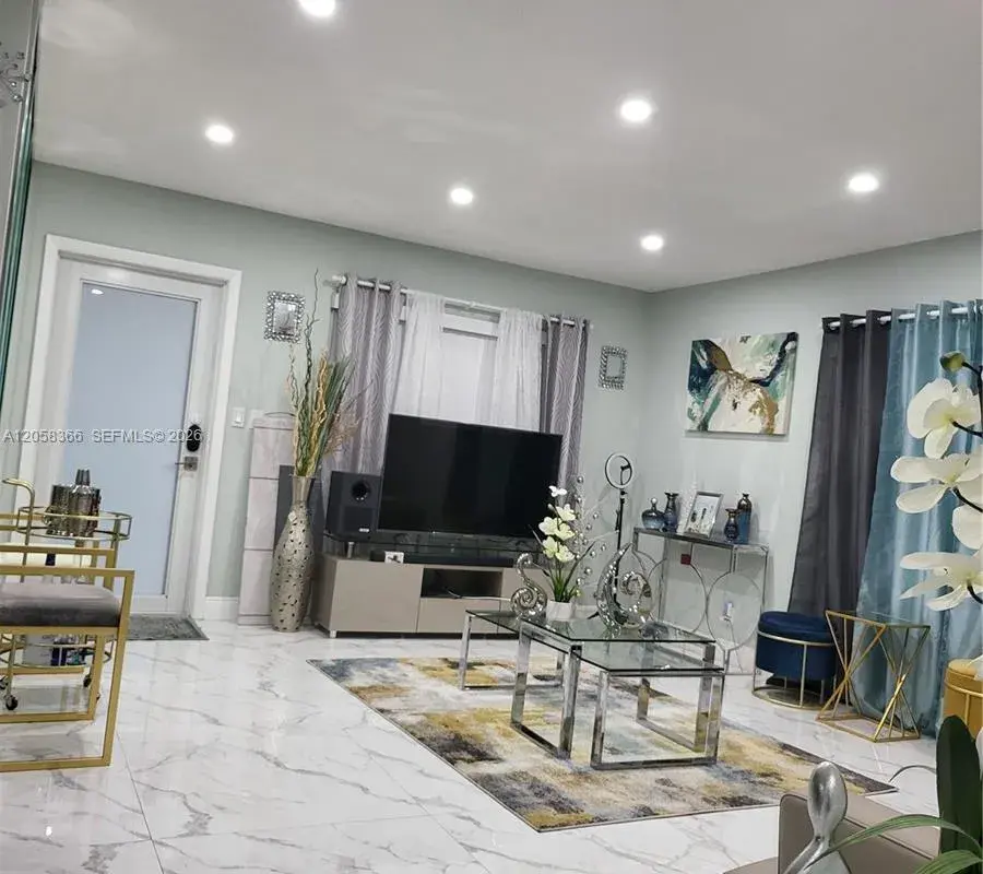 1747 Rodman St # 110, Hollywood FL 33020