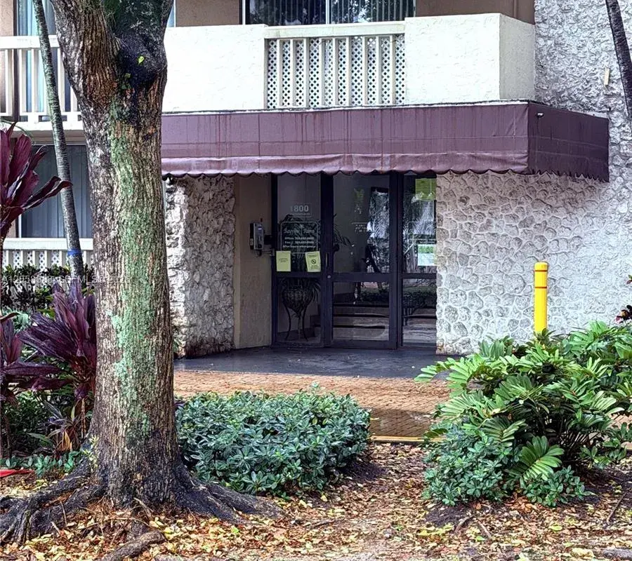 1800 Sans Souci Blvd # 336, North Miami FL 33181