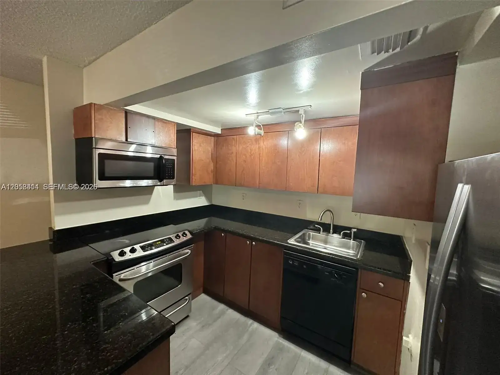 950 NW 11th St # 1C, Miami FL 33136 photo 3