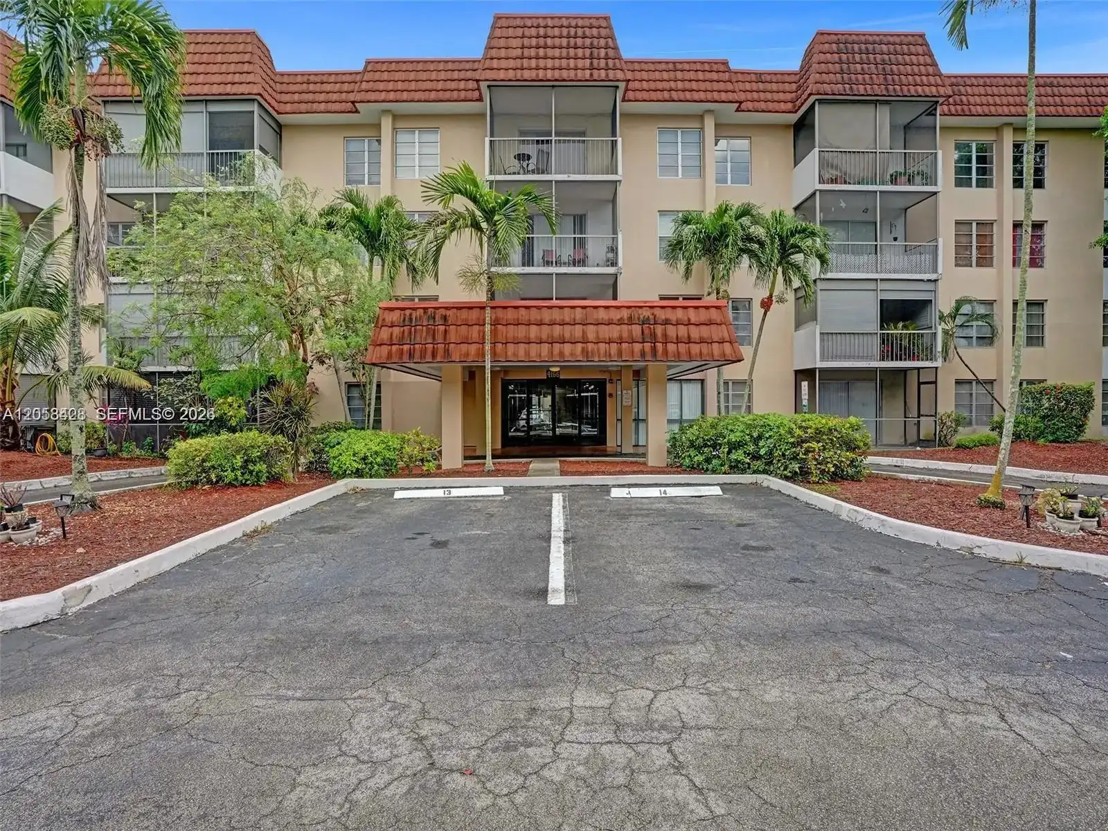 4166 Inverrary Dr # 403, Lauderhill FL 33319