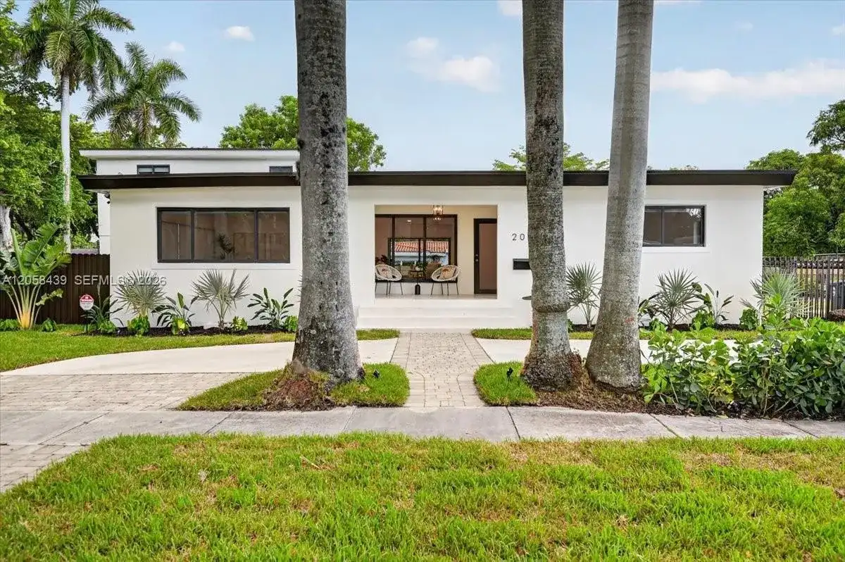 205 NE 123rd St, North Miami FL 33161