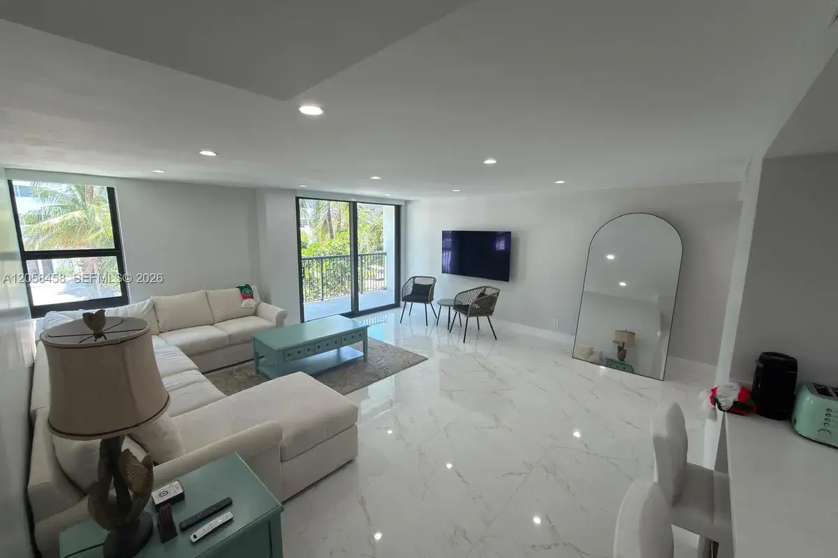 1800 Collins Ave # 3H, Miami Beach FL 33139
