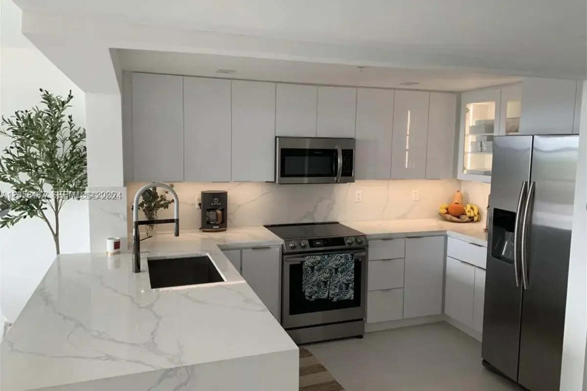 2555 Collins Ave # 1906, Miami Beach FL 33140