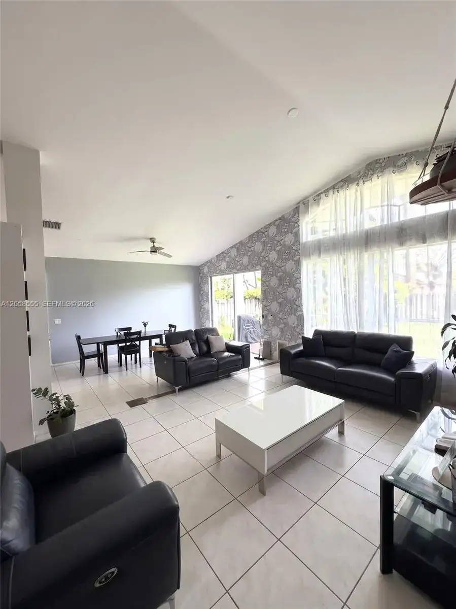 13237 NW 15th Ct, Pembroke Pines FL 33028 photo 4