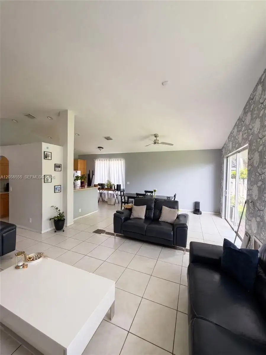 13237 NW 15th Ct, Pembroke Pines FL 33028 photo 5