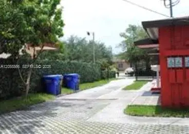 2513 Lincoln St, Hollywood FL 33020 photo 2