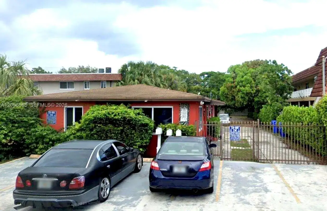 2513 Lincoln St, Hollywood FL 33020 photo 3