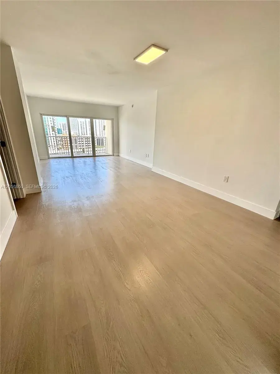 300 Bayview Dr # 1201, Sunny Isles Beach FL 33160