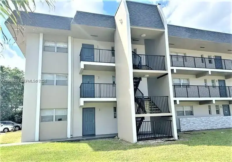 7911 N Colony Cir N # 202, Tamarac FL 33321