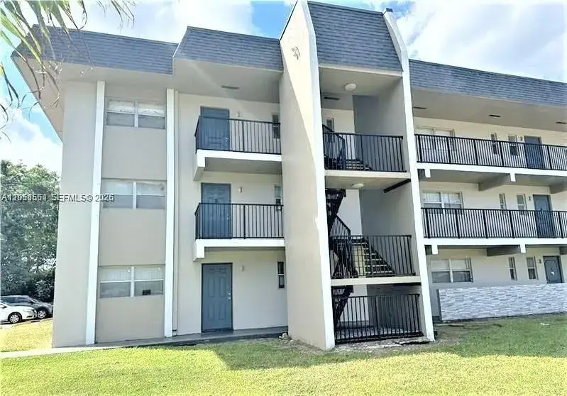 7911 N Colony Cir N # 202, Tamarac FL 33321