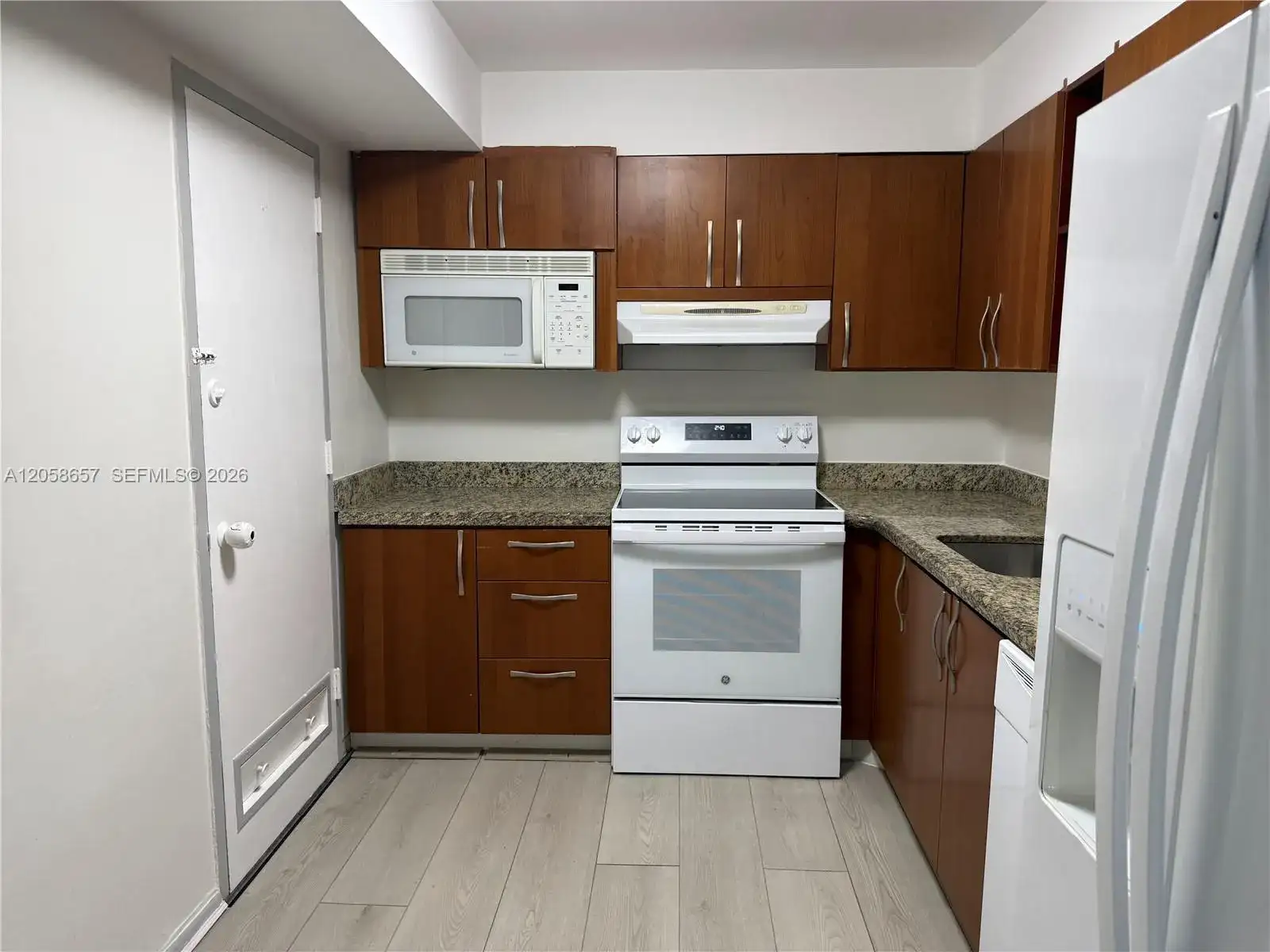400 Kings Point Dr # 311, Sunny Isles Beach FL 33160 photo 3