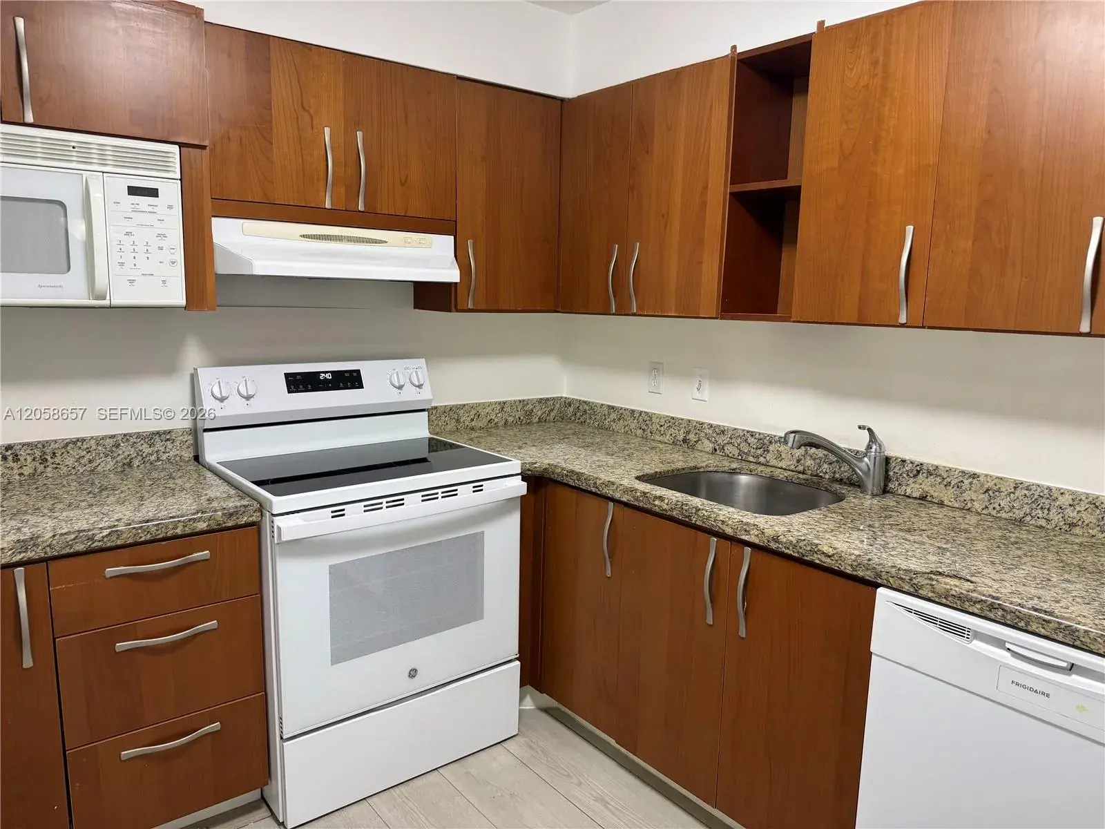 400 Kings Point Dr # 311, Sunny Isles Beach FL 33160