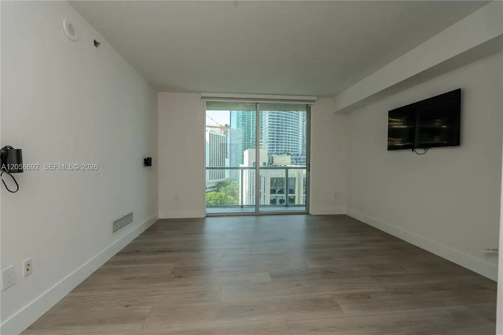 500 Brickell Ave # 1407, Miami FL 33131 photo 4