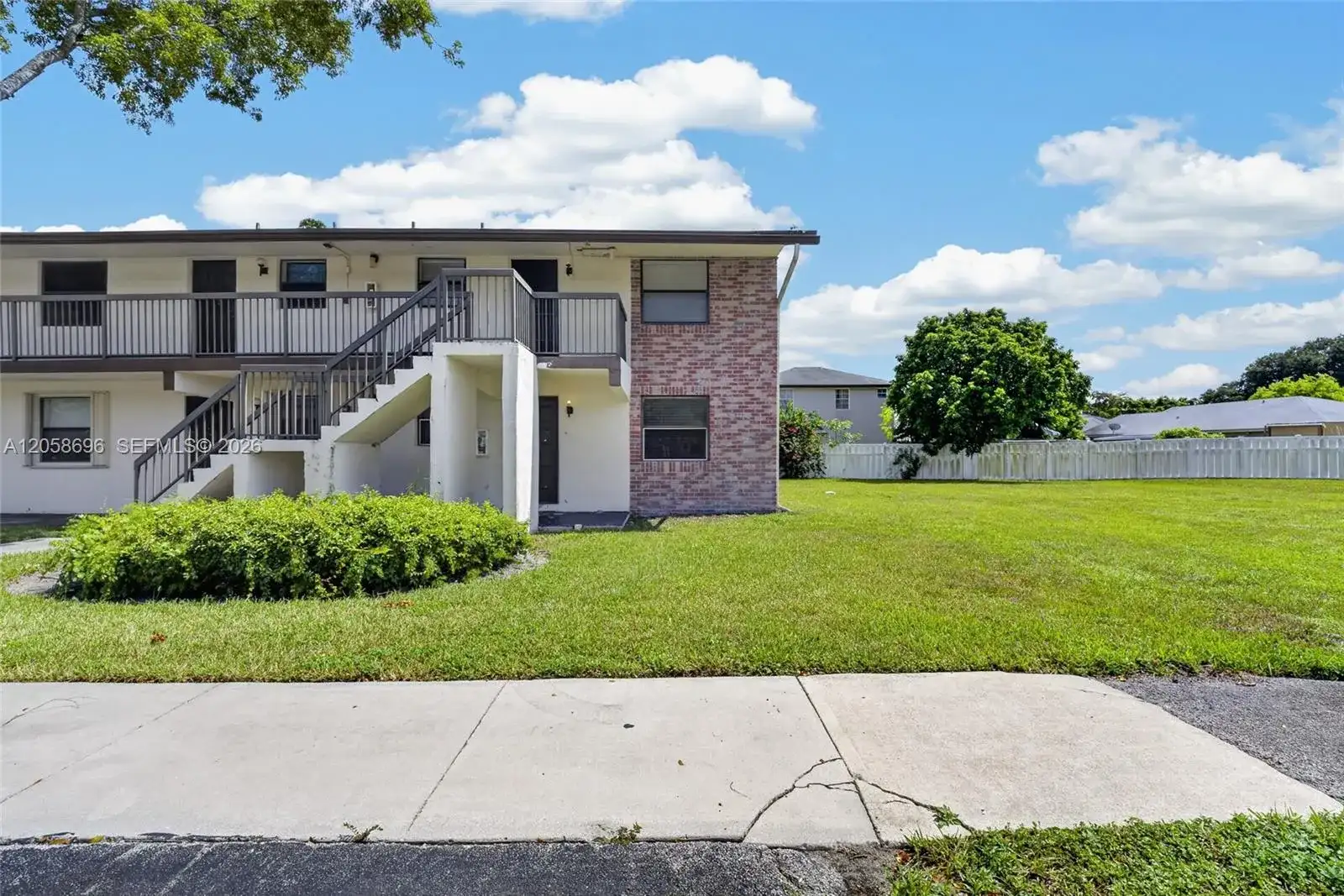 6001 Shakerwood Cir # 108, Tamarac FL 33319 photo 2