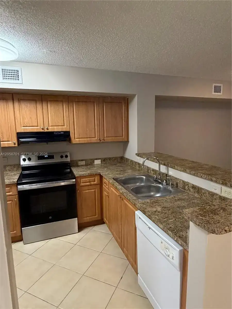 11155 SW 5th Pl # 202, Pembroke Pines FL 33025 photo 5