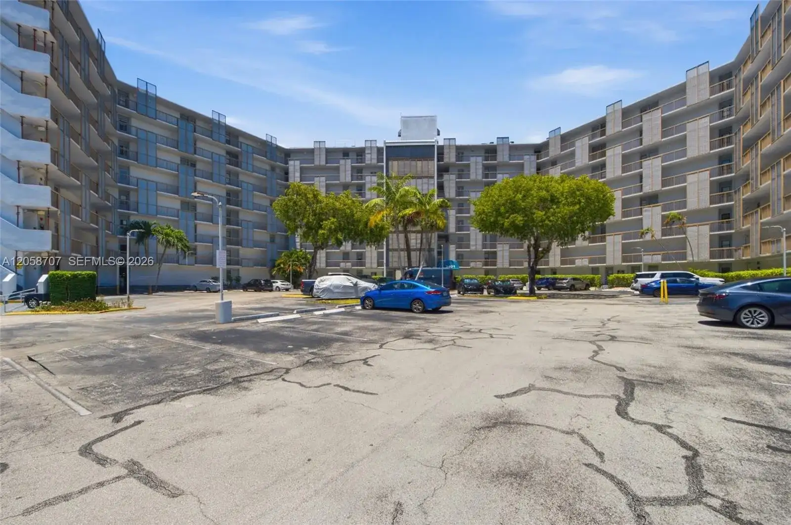 3401 N Country Club Dr # 804, Aventura FL 33180 photo 2