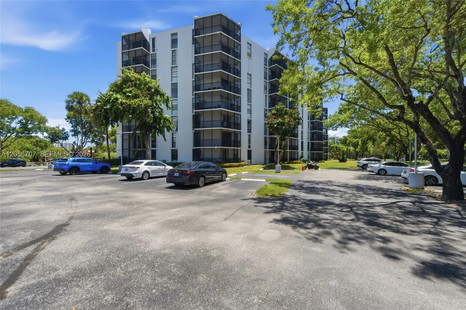 3401 N Country Club Dr # 804, Aventura FL 33180 photo 3