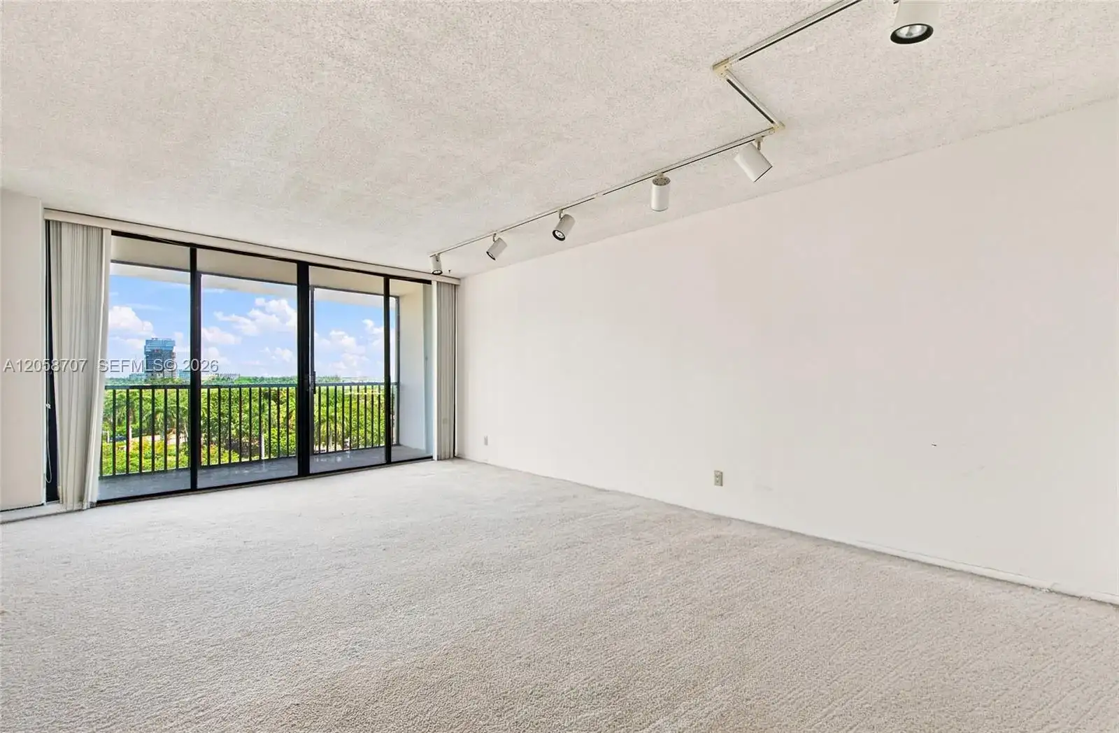 3401 N Country Club Dr # 804, Aventura FL 33180 photo 5
