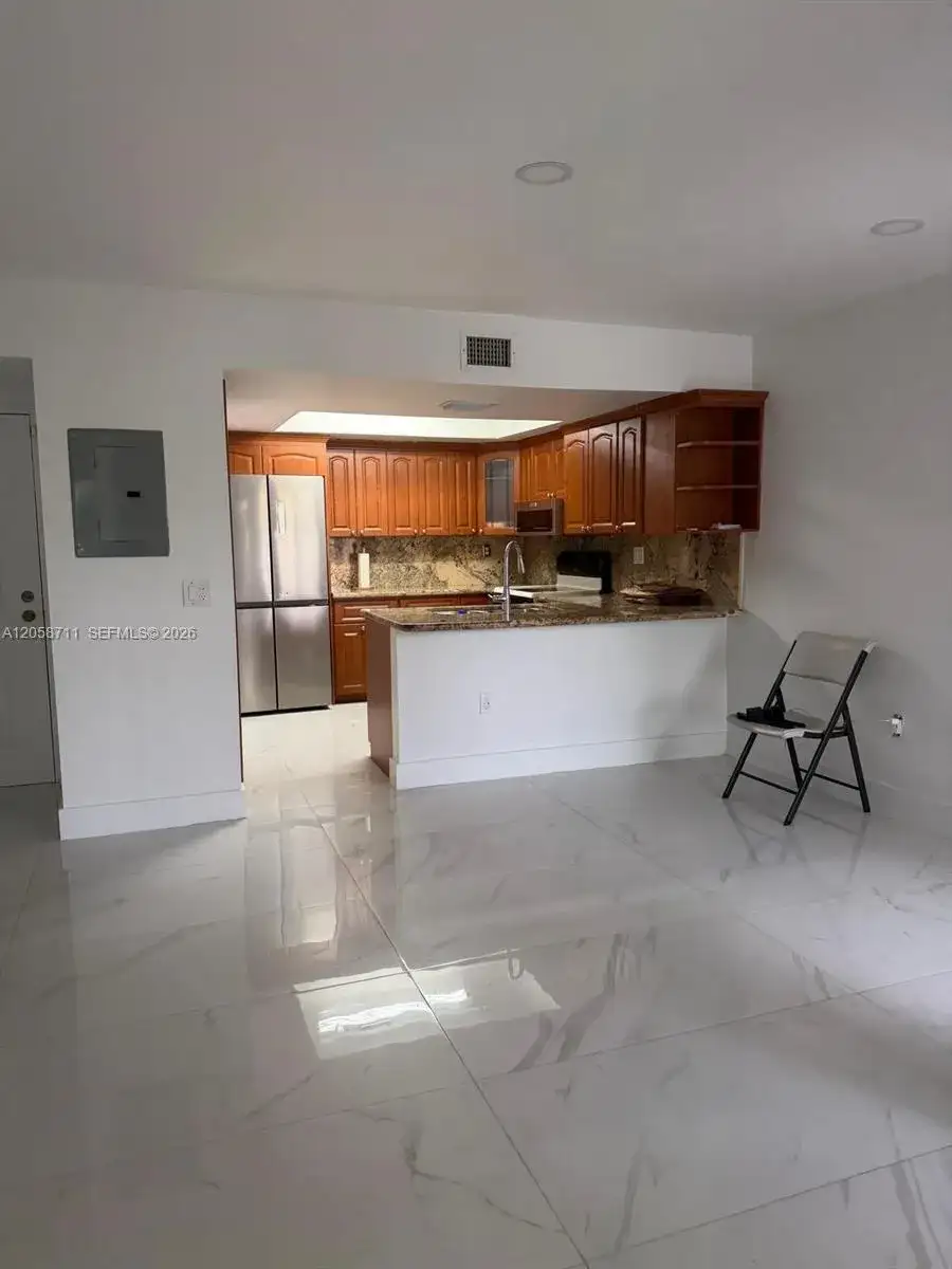 10875 NW 7th St # 36, Miami FL 33172 photo 4