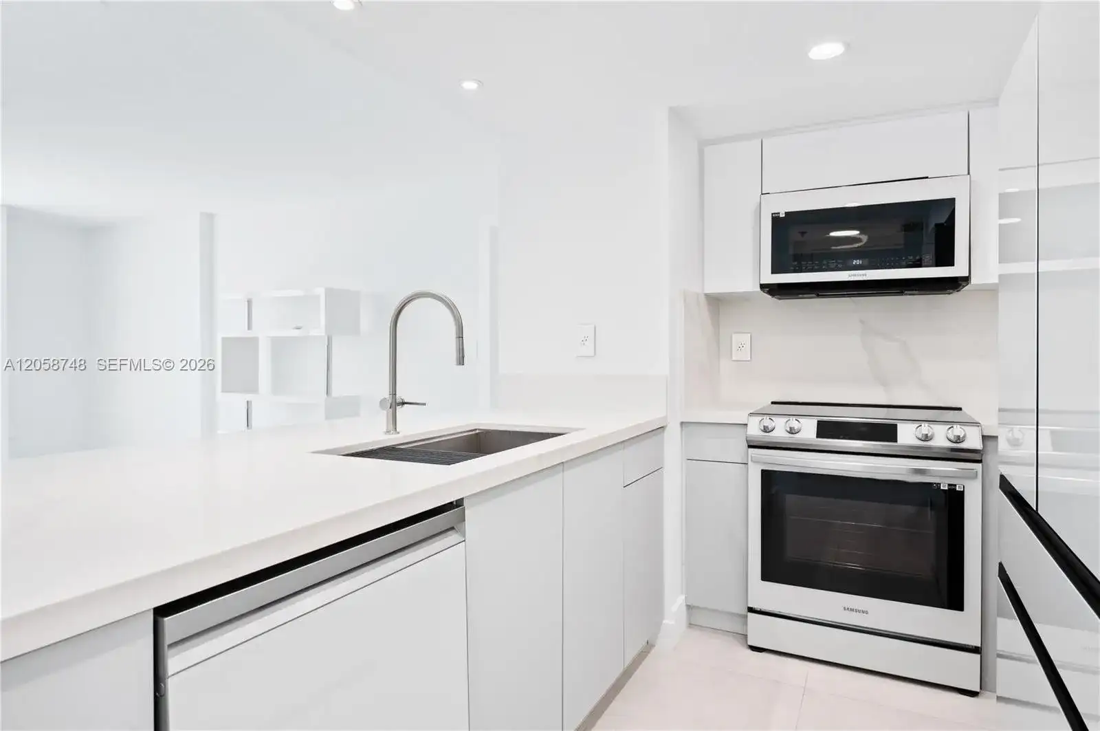 540 Brickell Key Dr # 719, Miami FL 33131 photo 4