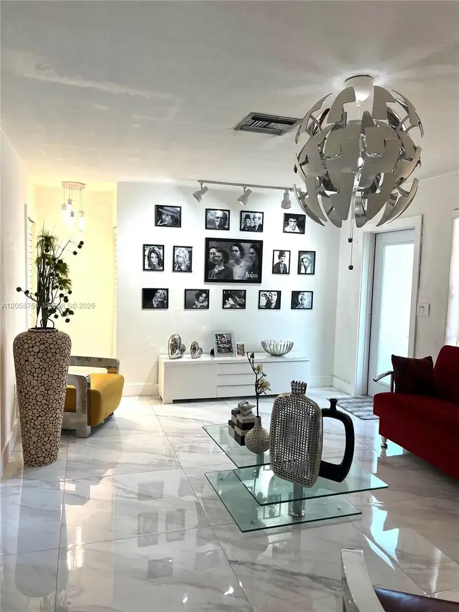 8025 NW 170th St, Hialeah FL 33015 photo 2
