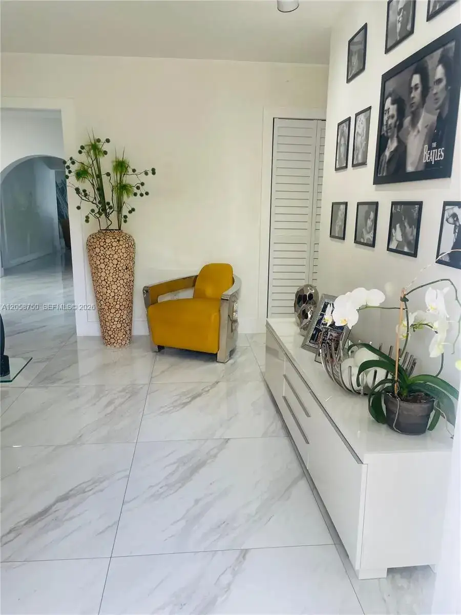 8025 NW 170th St, Hialeah FL 33015 photo 4