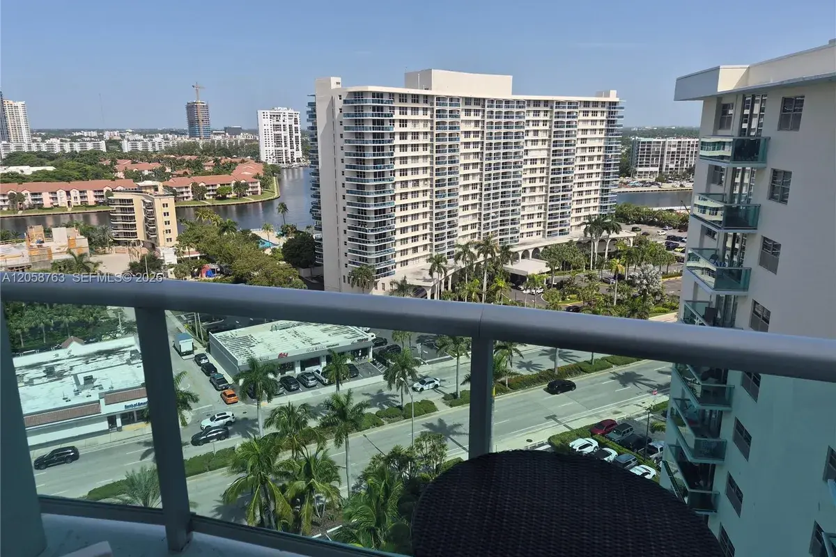 3901 S Ocean Dr, Hollywood FL 33019