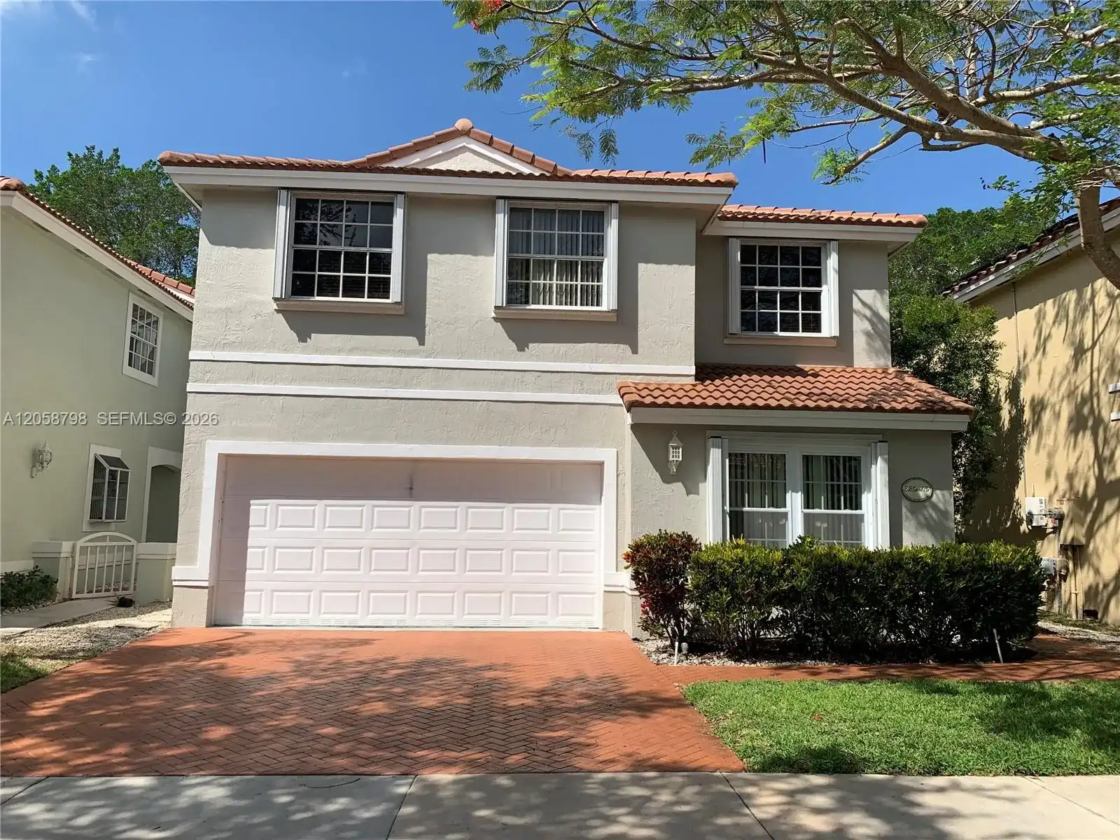 818 Garnet Cir, Weston FL 33326