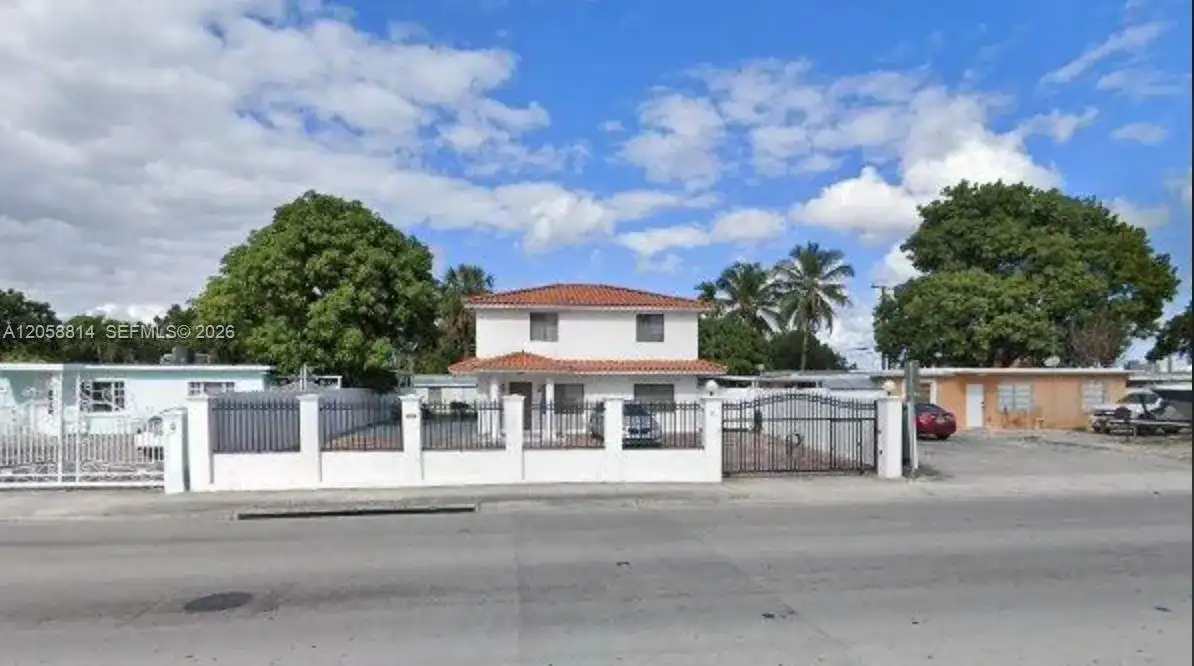 961 E 9th St, Hialeah FL 33010