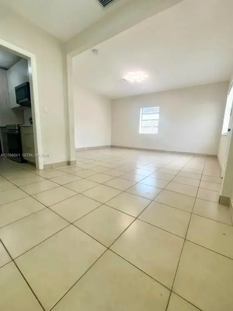 1679 NE 176 ST, North Miami Beach FL 33162 photo 5