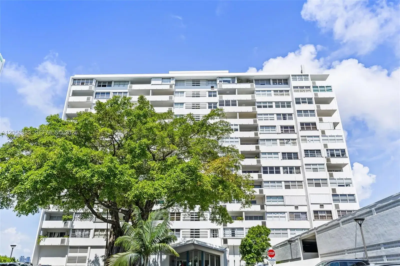 1 bedroom 1 bath Residential for sale at 3 Island Ave # 09L, Miami Beach FL 33139