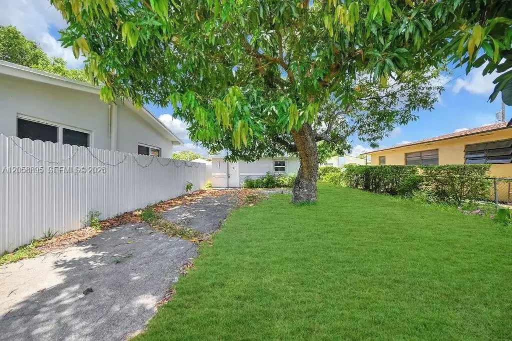 2925 NW 63rd St, Miami FL 33147 photo 3