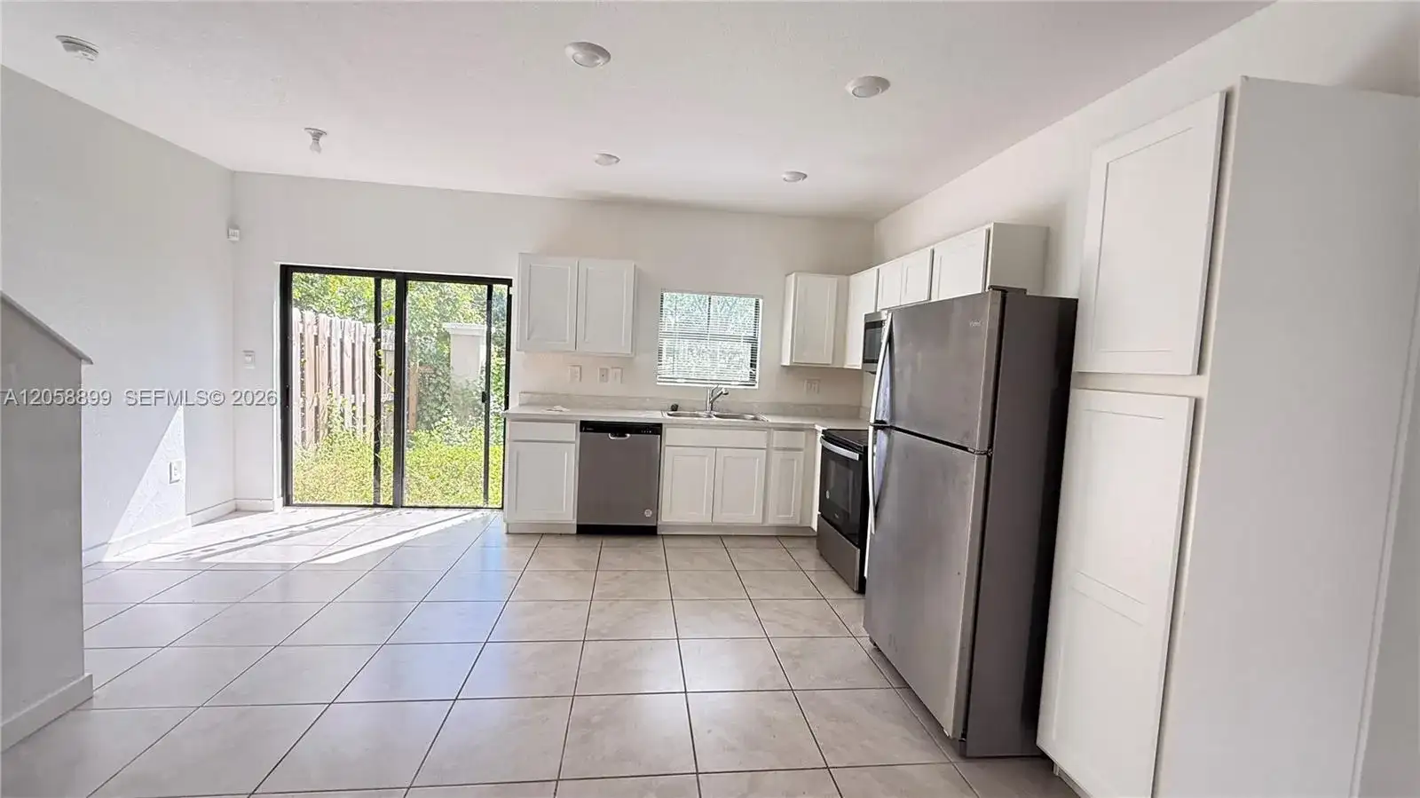 322 NE 1st Dr, Florida City FL 33034 photo 2